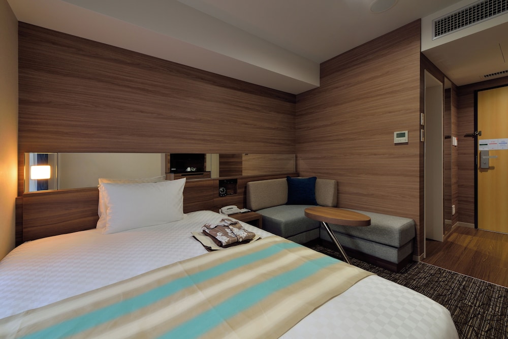 ROOM, SINGLE