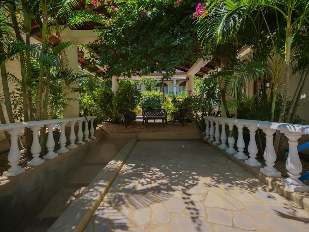 Hotel Flores 35/50