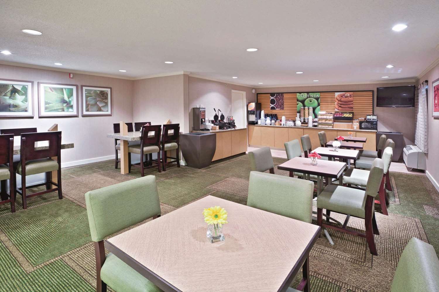 La Quinta Inn And Suites By Wyndham Mansfield Oh 21/27