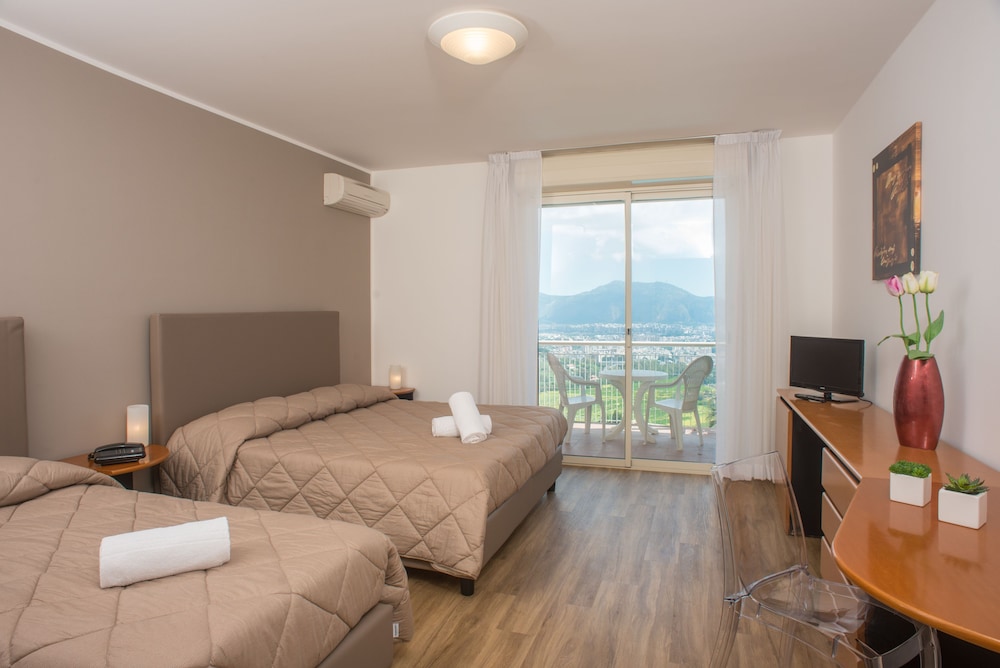 STANDARD, TRIPLE, CITY VIEW, BALCONY