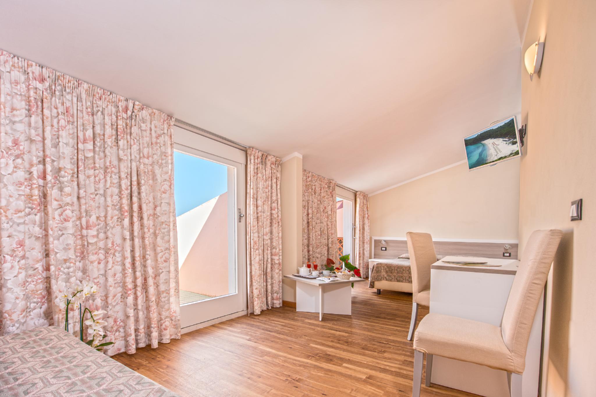 Classic, Double Bed, Sea View, Balcony