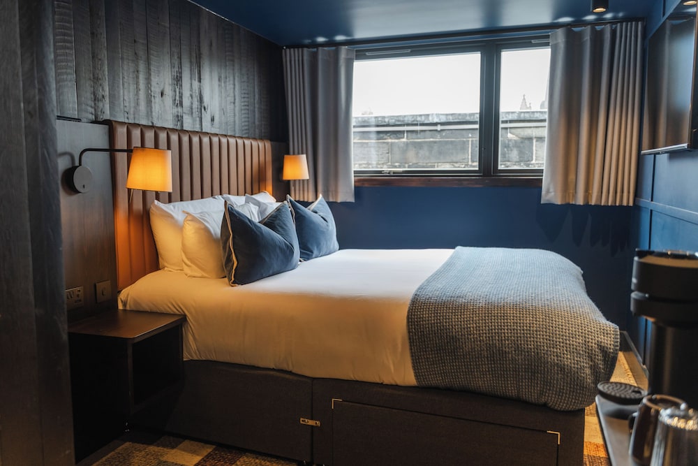 CoDE Pod Hostels THE CoURT 17/49