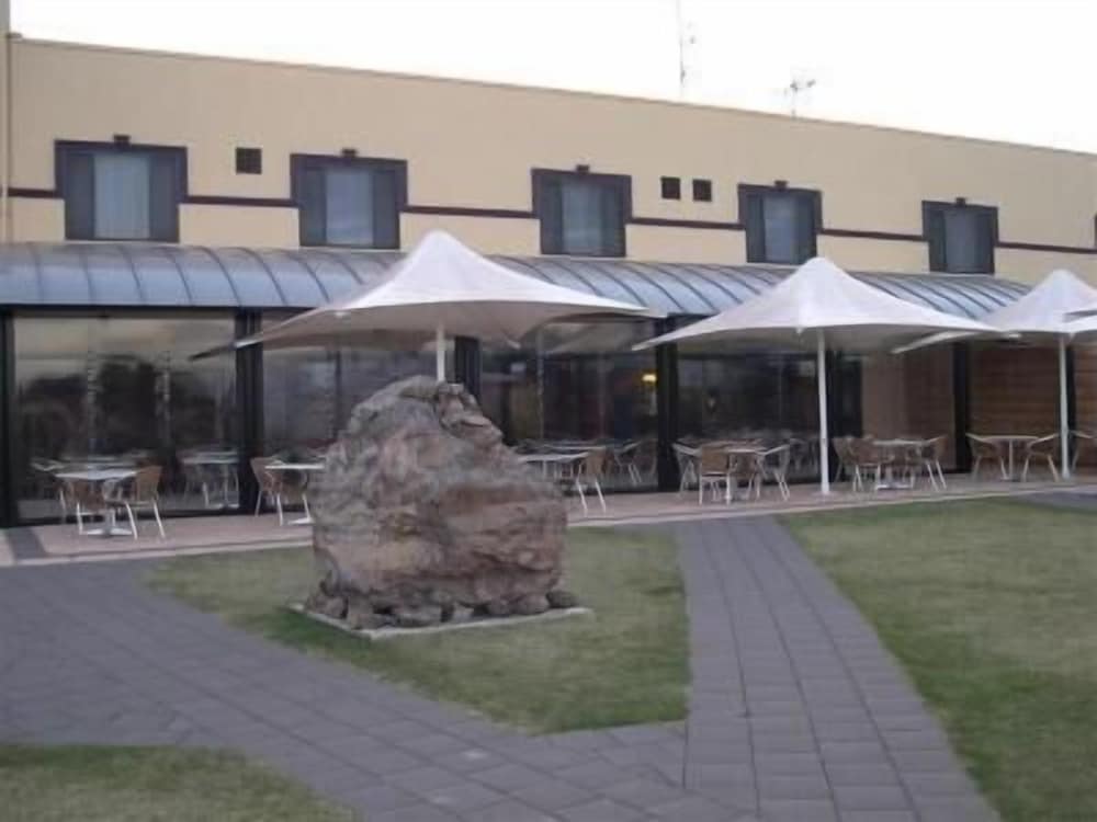 The New Whyalla Hotel 32/33