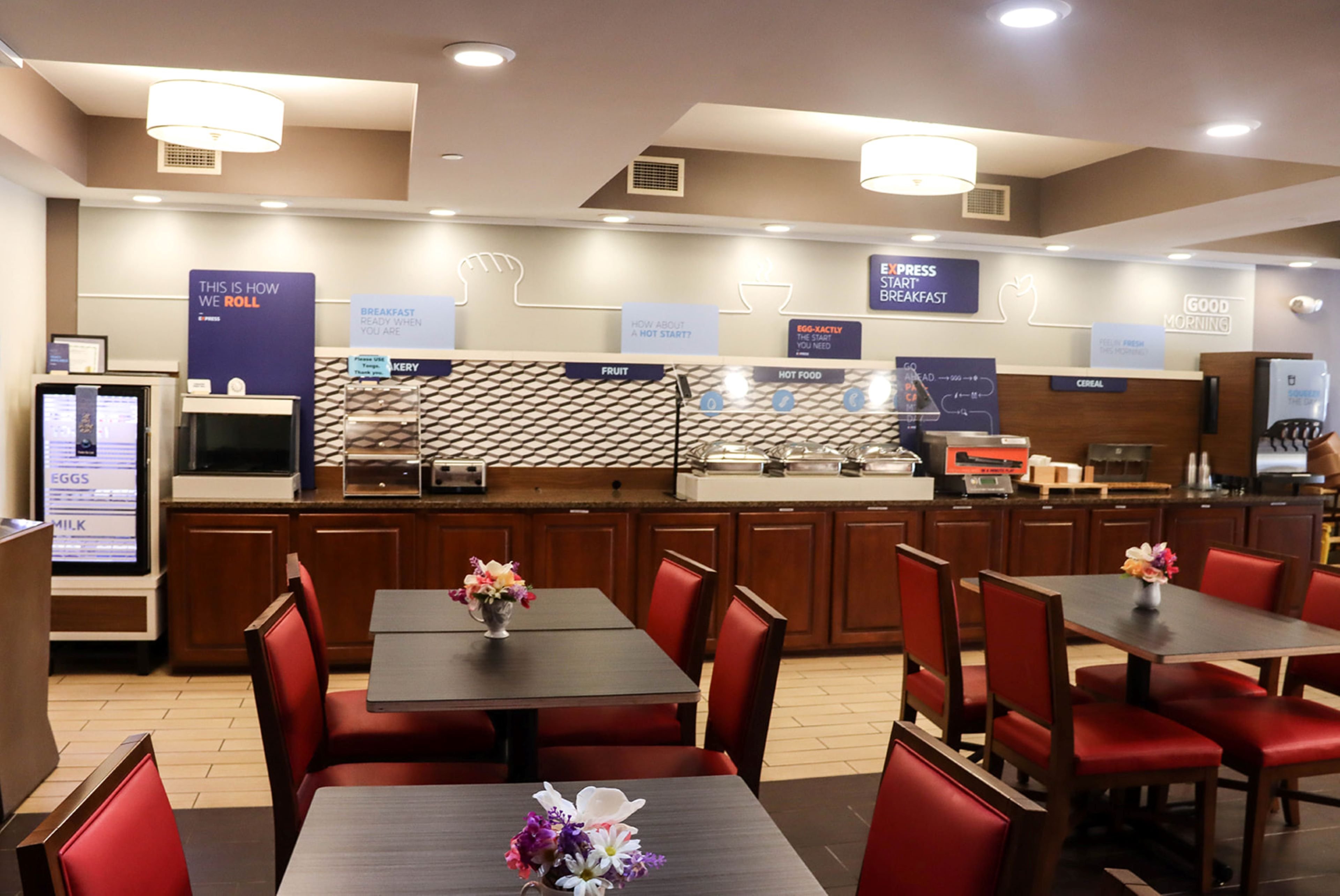 Holiday Inn Express Cedar Rapids Collins Rd 27/40