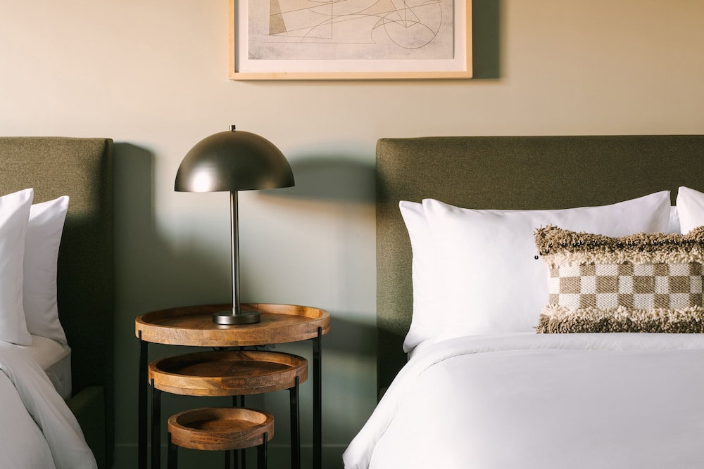 Hotel Solarena Newport Beach, a Dazzler Select by Wyndham 9/20