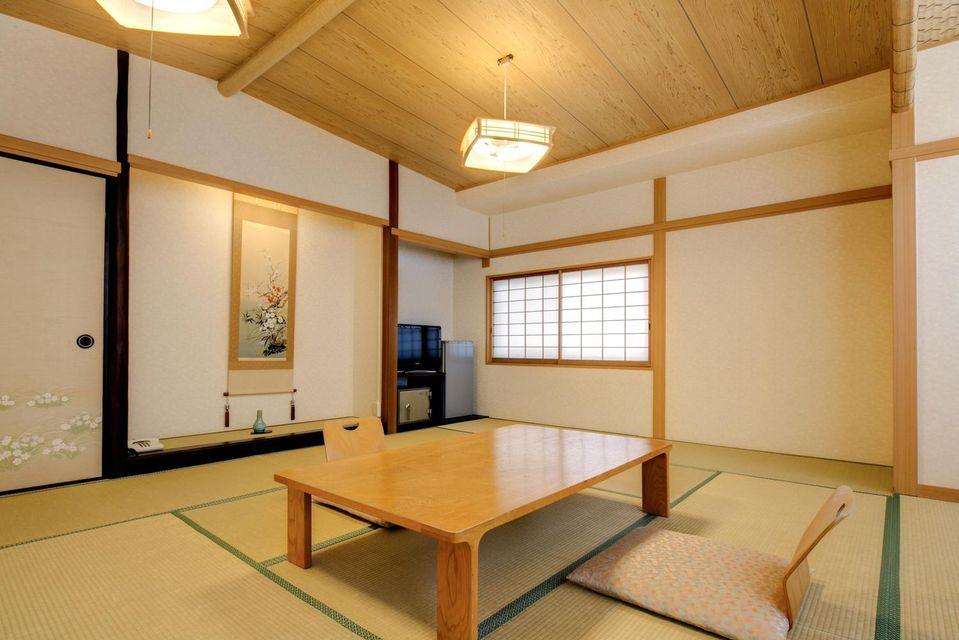 JAPANESE, SHARED BATHROOM, TATAMI