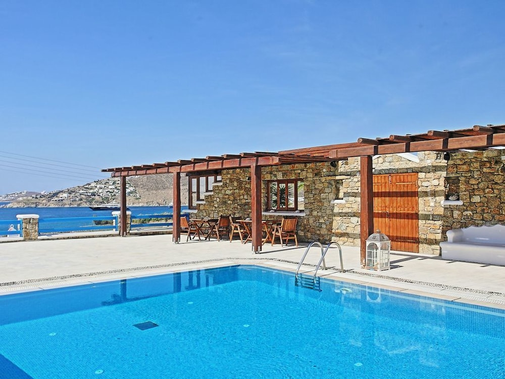Maganos Suites 15/17