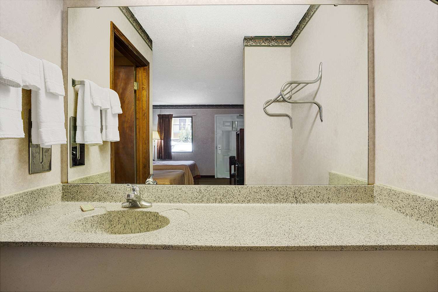 Griffin Inn & Suites 11/11