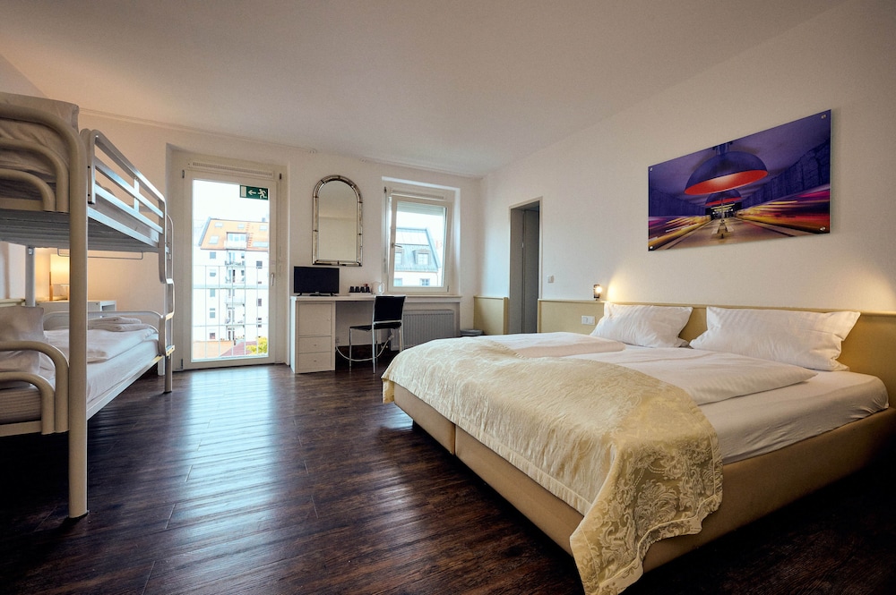 ROOM, TRIPLE