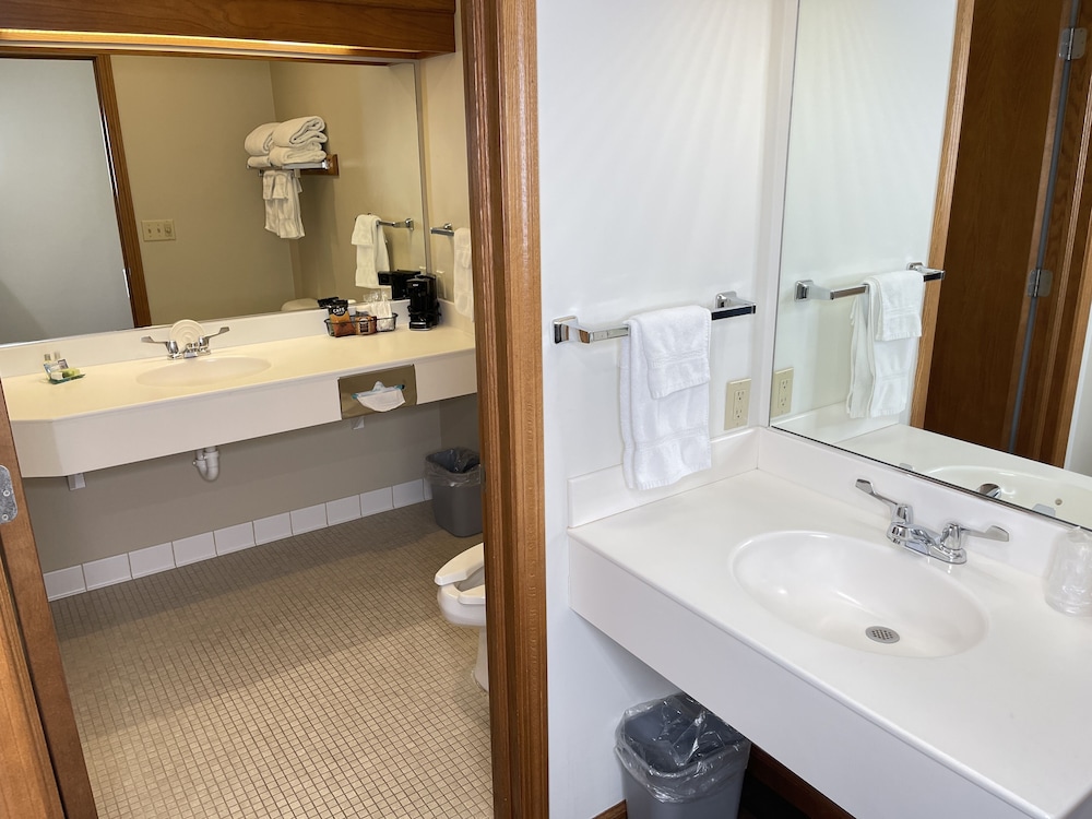 Farmstead Inn & Conference Center 44/47