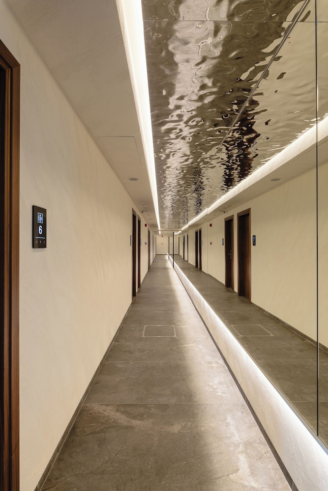 Elia Sea Suites 64/72
