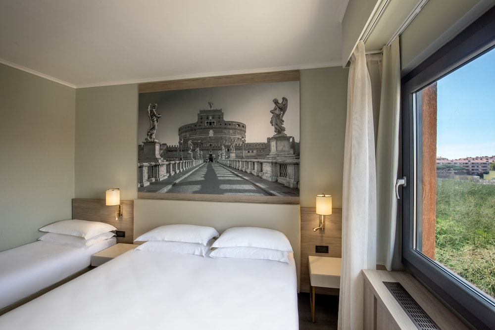 SUPERIOR, DOUBLE OR TWIN BED