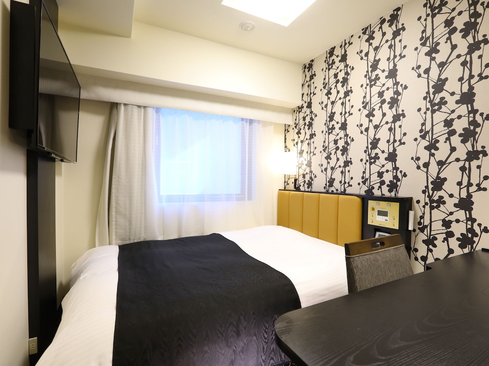 ROOM, DOUBLE BED