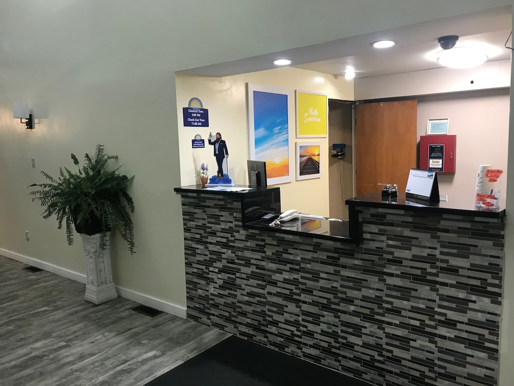 Days Inn by Wyndham Thomson 4/27