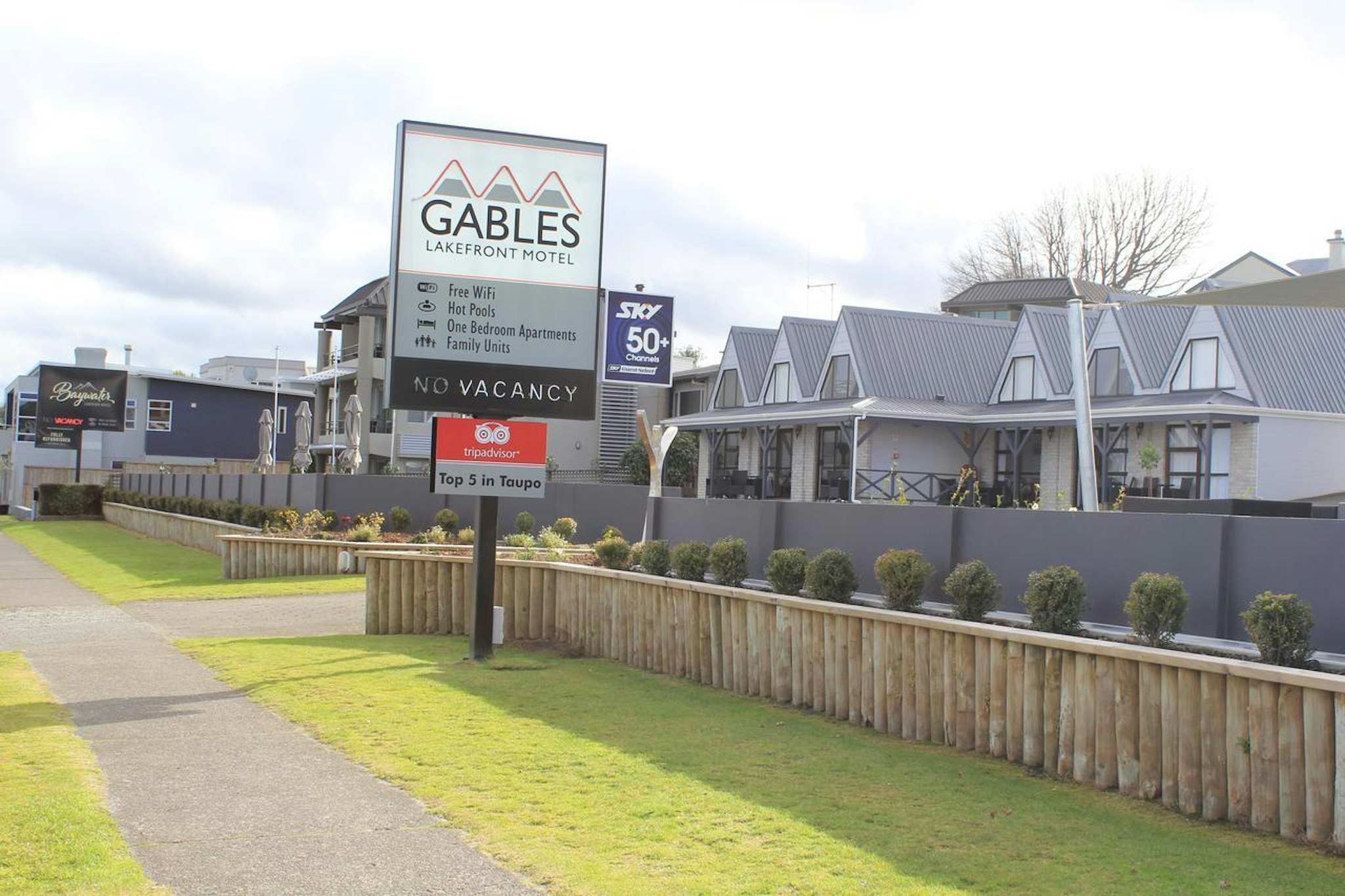 Gables Lakefront Motel 18/20