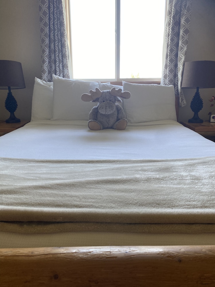 Pioneer Ridge Bed &amp; Breakfast Inn 10/24