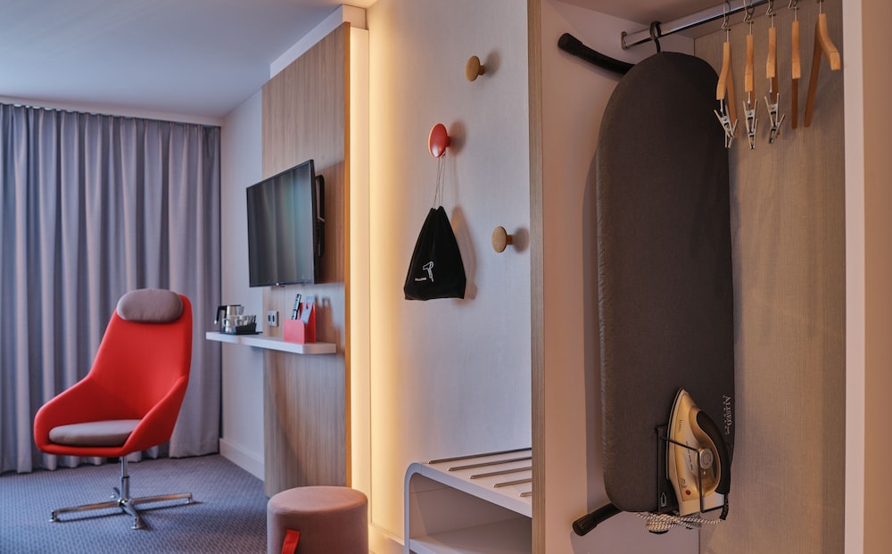 HOLIDAY INN EXPRESS COLOGNE TROISDORF 29/42