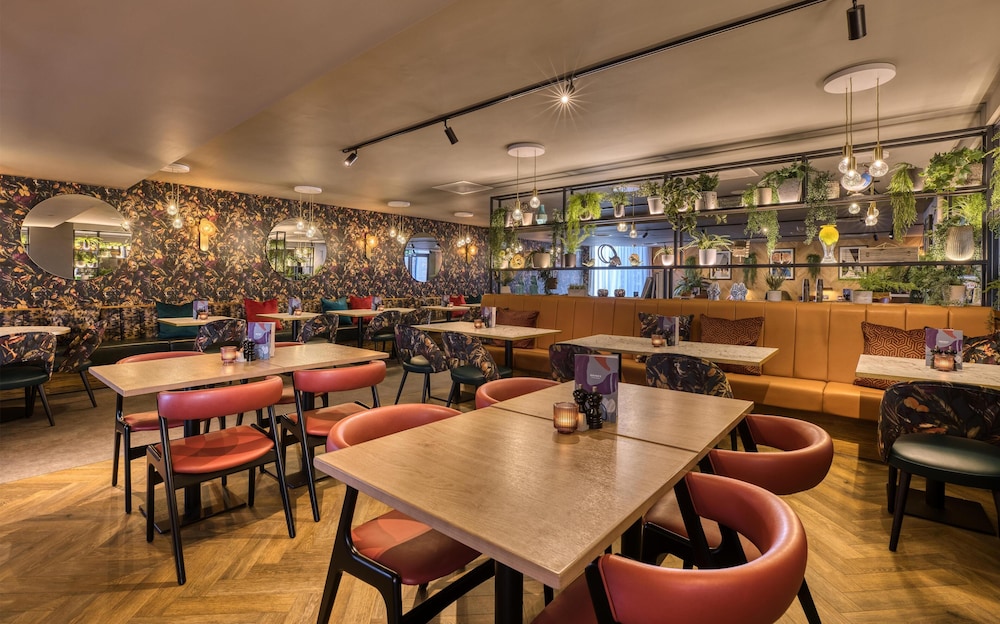 Premier Inn Cardiff City Centre Queen Street 43/60