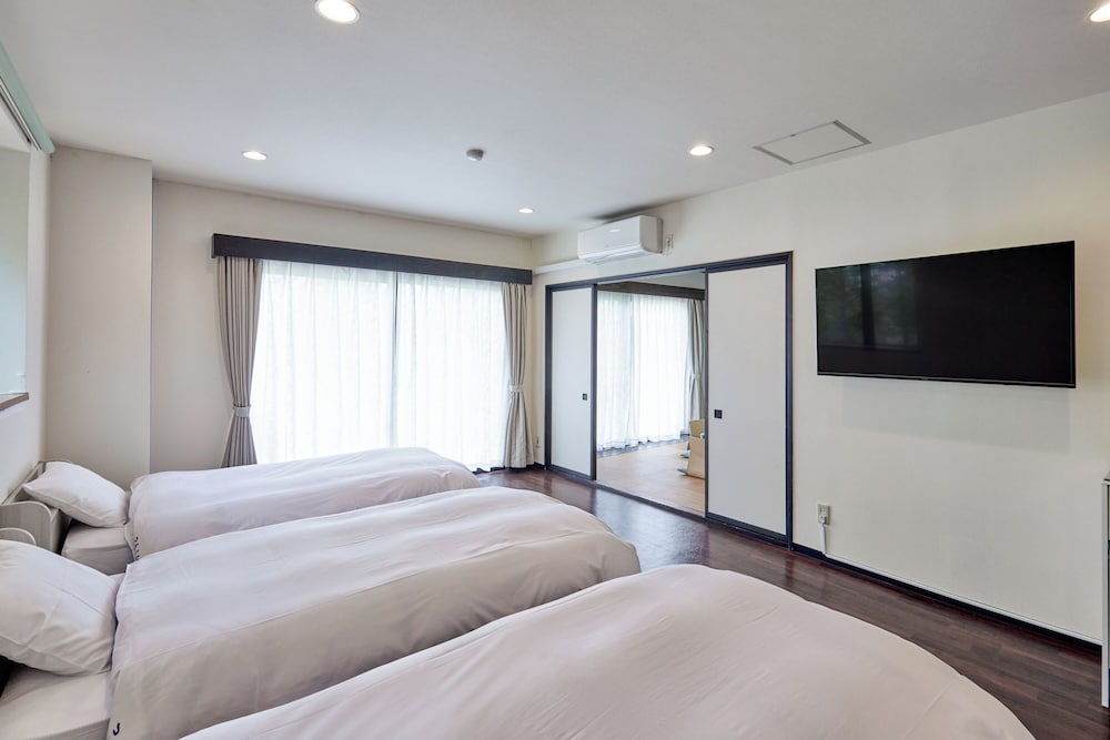 IKOI Villa 9/50