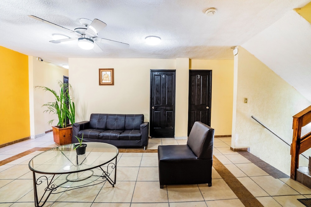 OYO Hotel Posada Bugambilia, San Luis Potosi 33/37