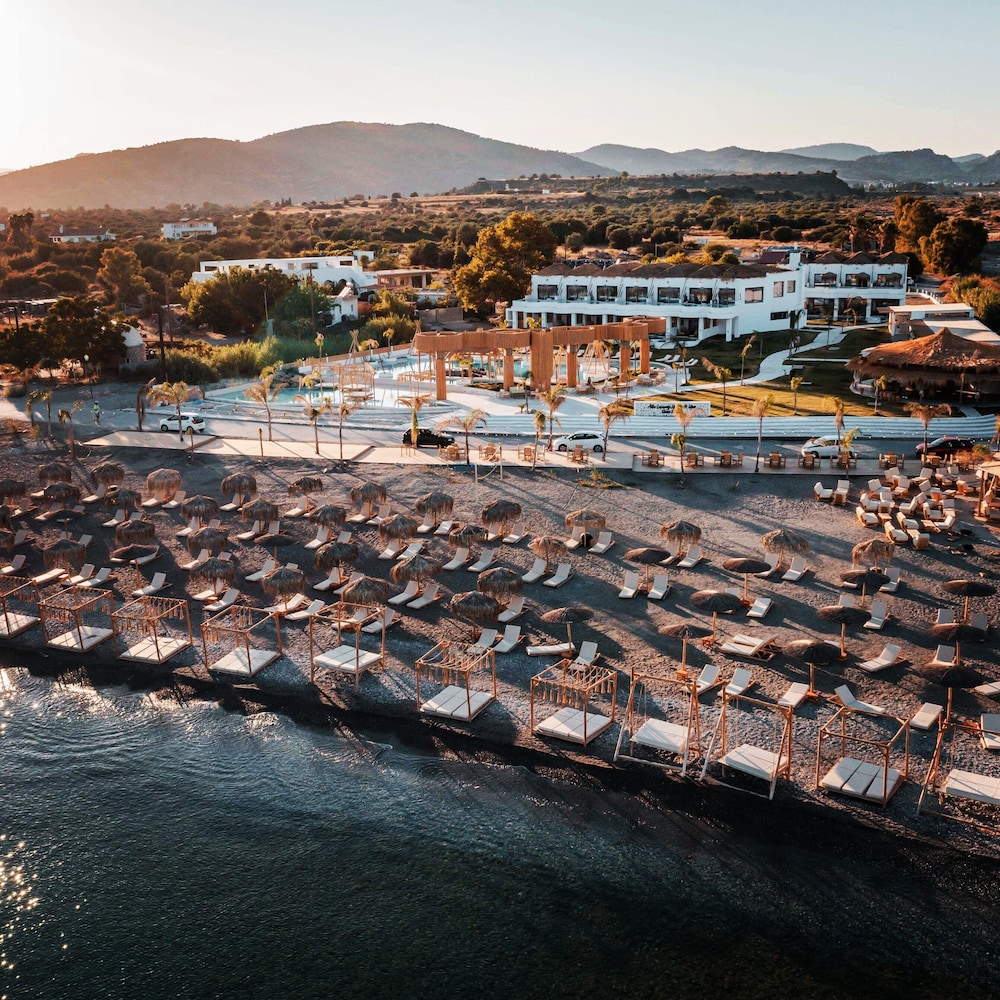 Alia Luxury Suites and Spa 165/169