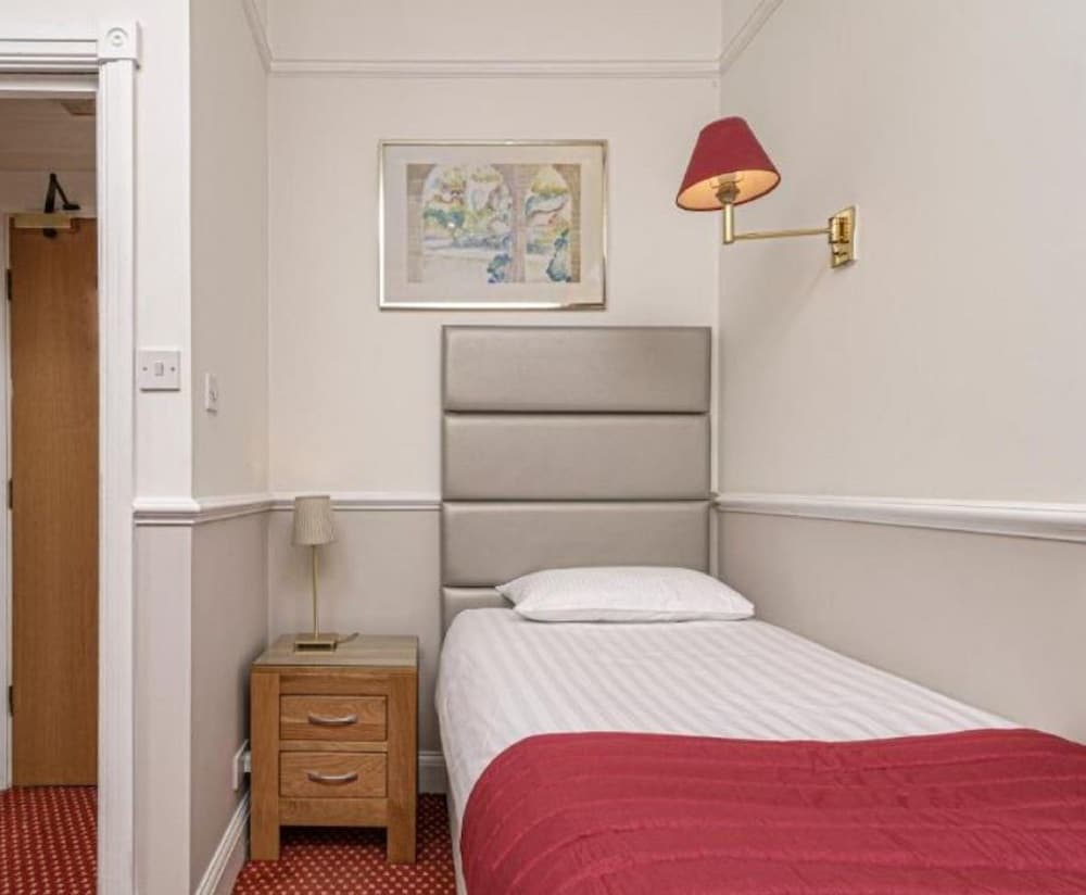 Hyde Park Radnor Hotel 12/40