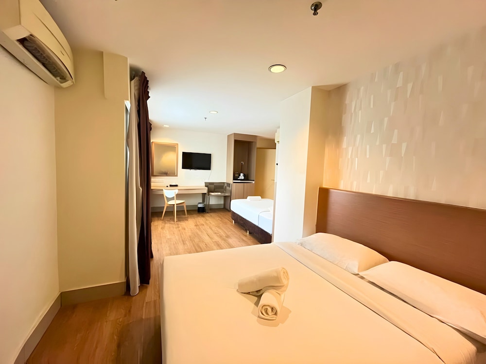 FAMILY, MULTIPLE BEDS