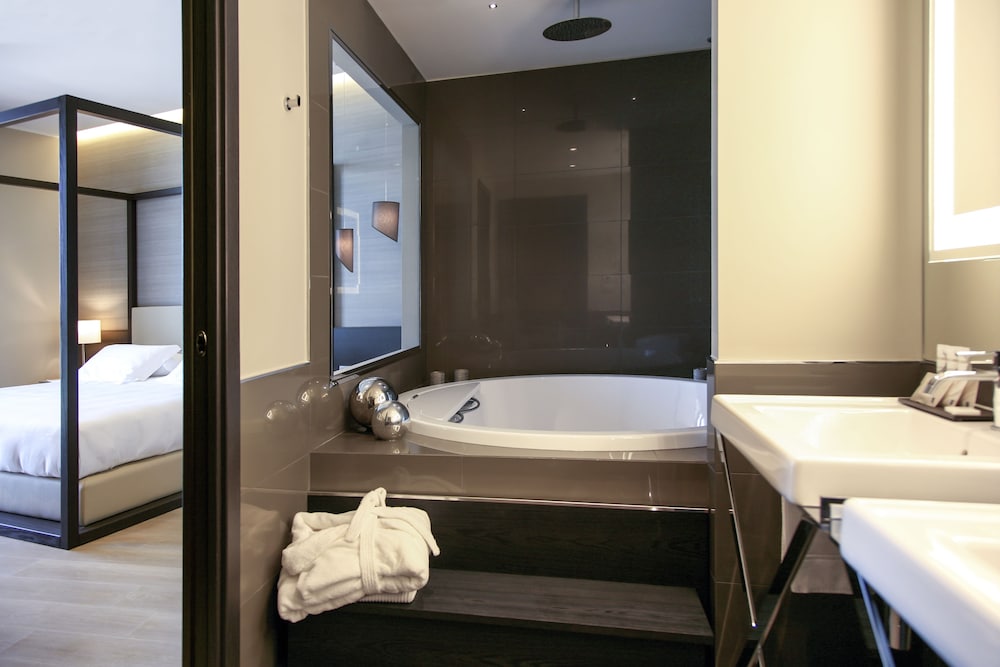 Ego Hotel 69/69