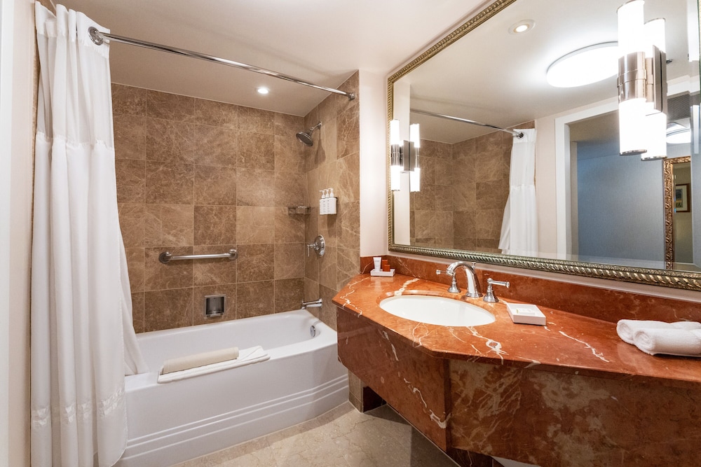 Room, 2 Queen Beds, Inland View, Balcony، Monterey Plaza Hotel & Spa 5/5