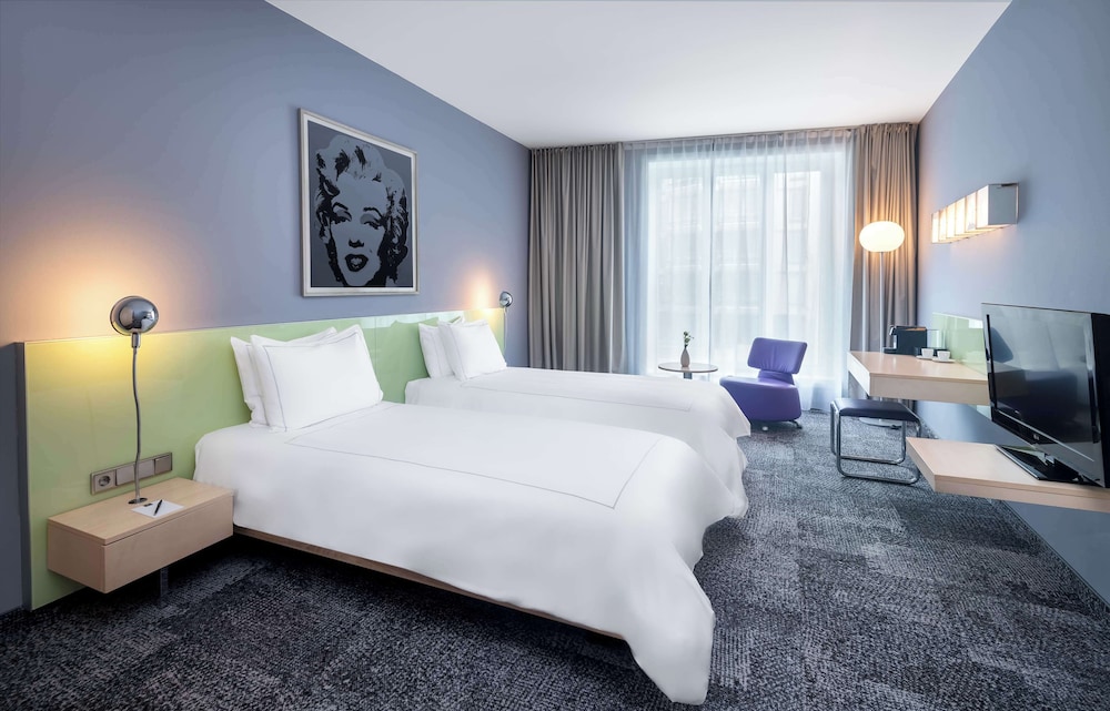 Courtyard, Executive, King Bed