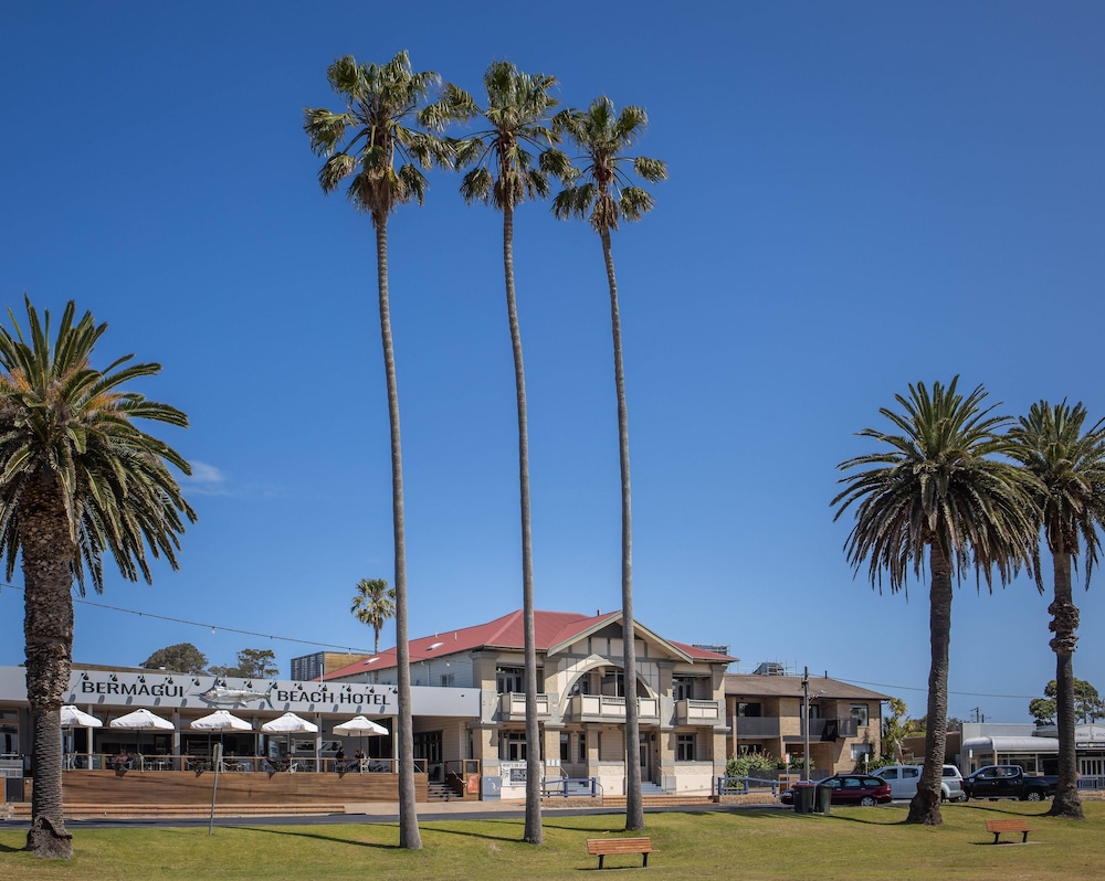 Bermagui Beach Hotel 44/50