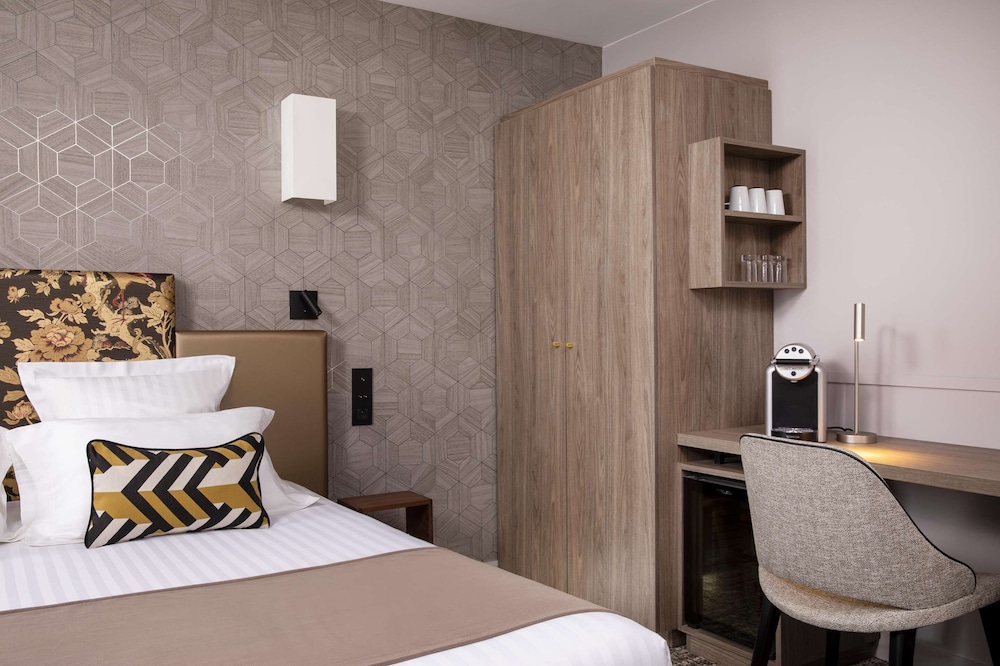 SUPERIOR, DOUBLE OR TWIN BED