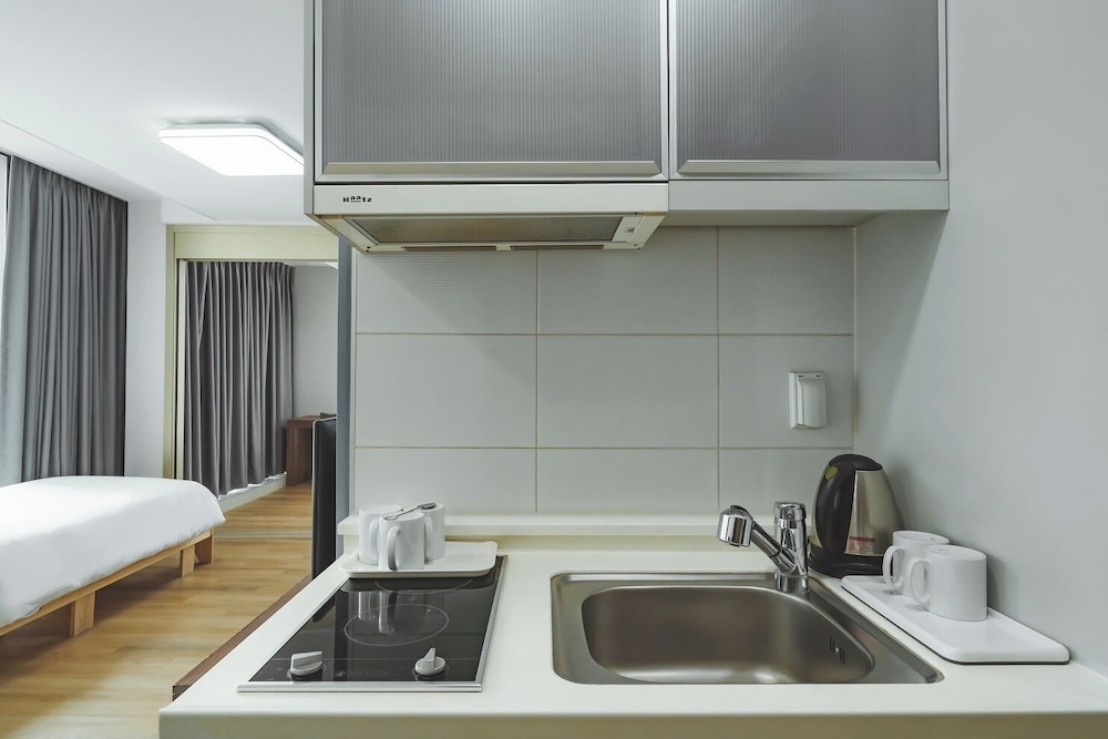 Brown Suites Sinchon Central 48/48