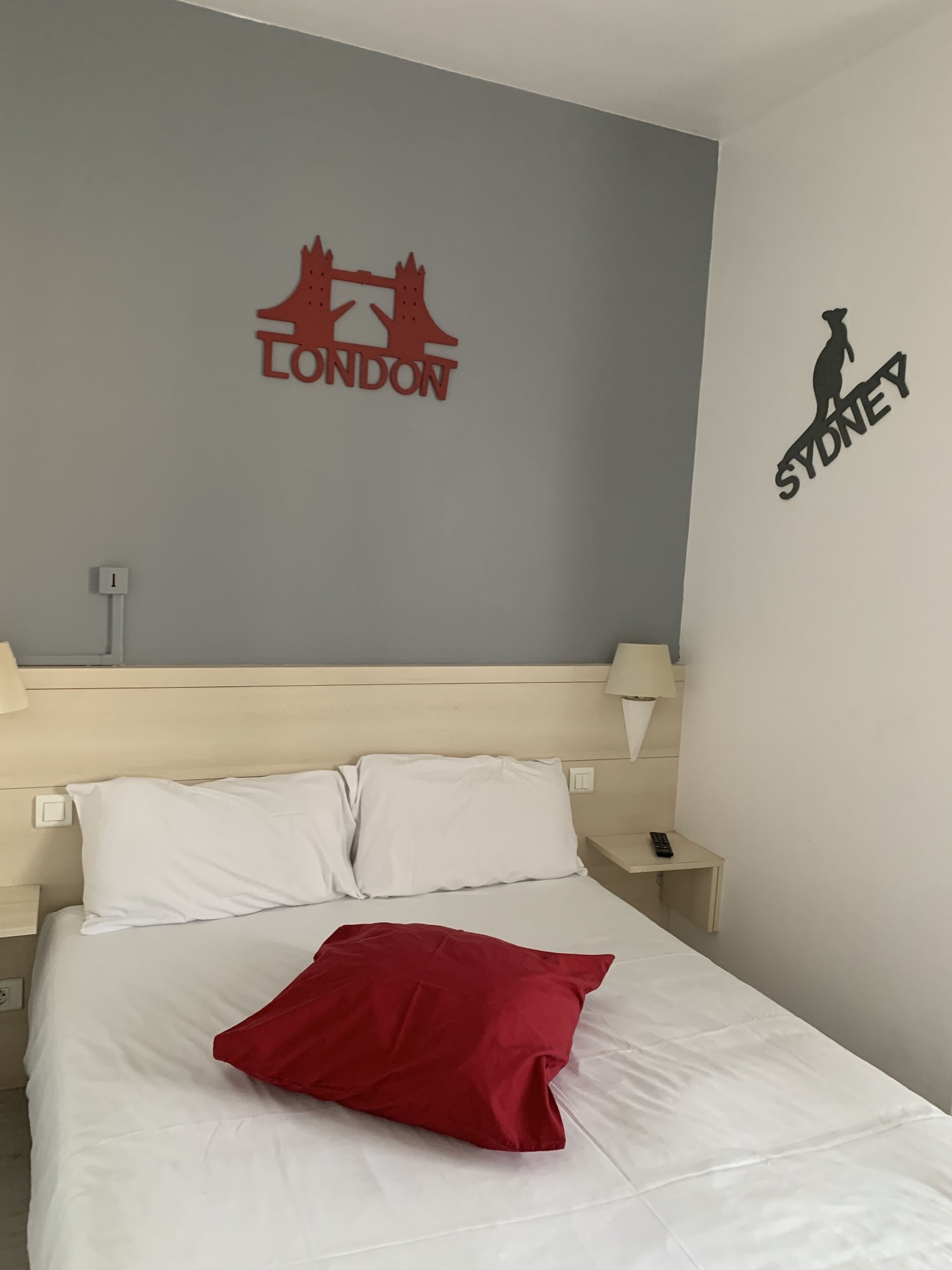 City, Single, Single Bed