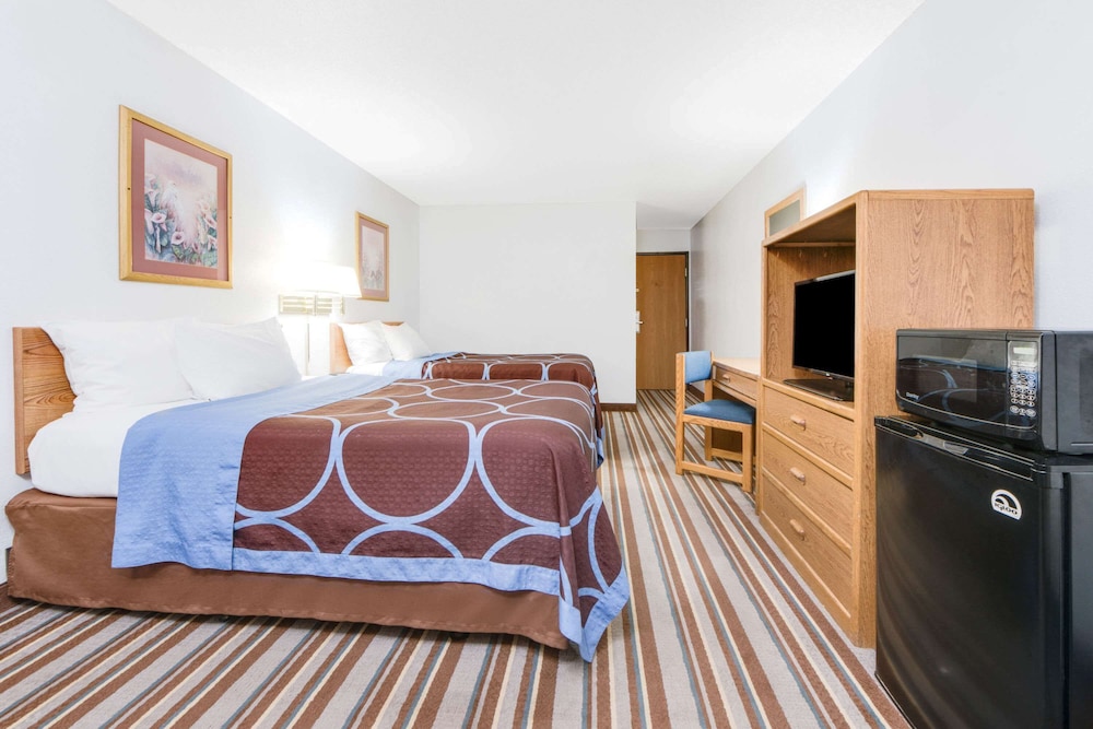 Super 8 By Wyndham Burlington 12/26