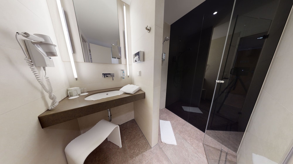 KONGRESSHOTEL POTSDAM AM TEMPLINER SEE 13/66