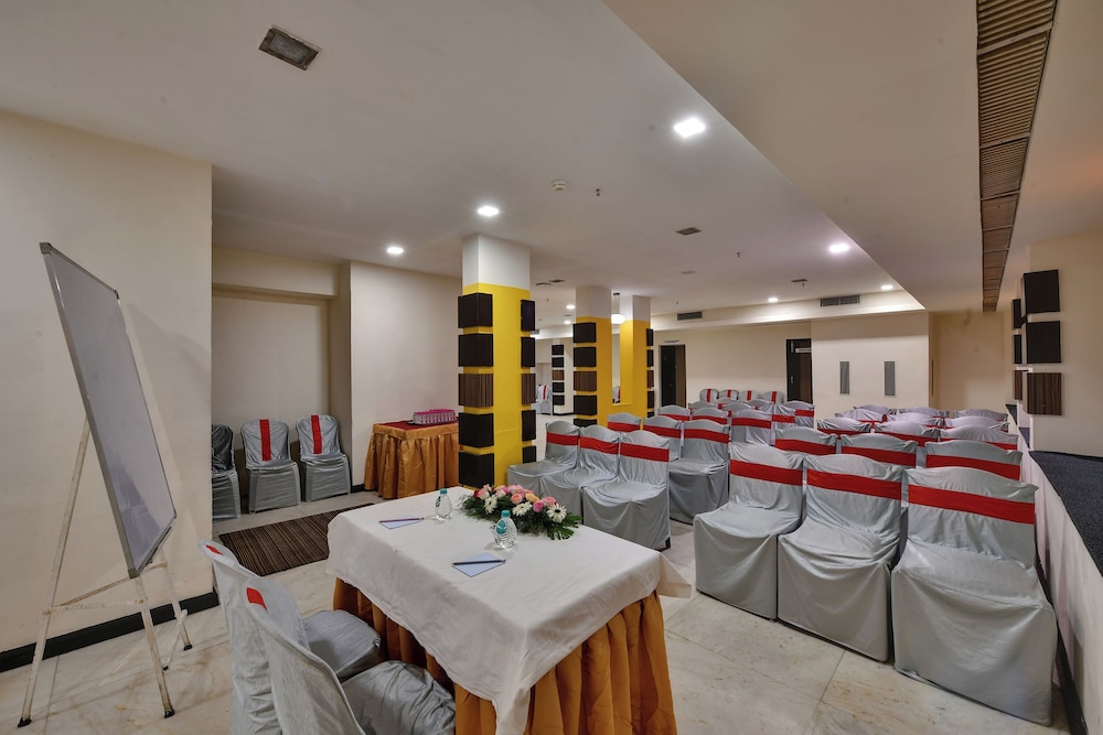 Click Hotel Yuvraj 38/46