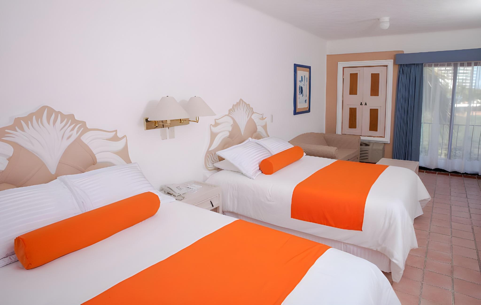 Standard, Single, 2 Queen Beds