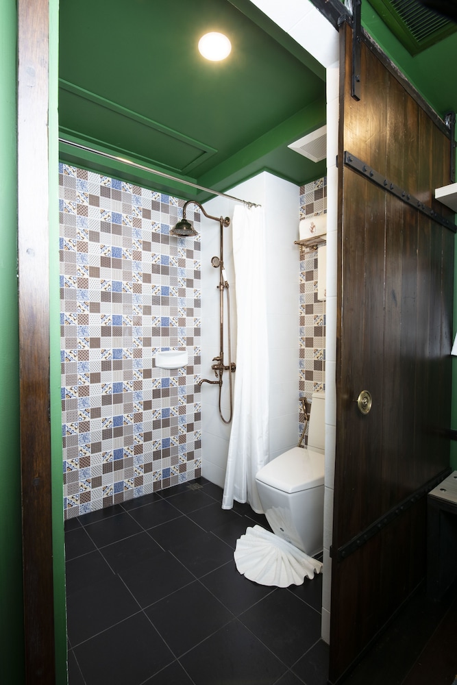 Dhevi Bangkok Hotel 39/40