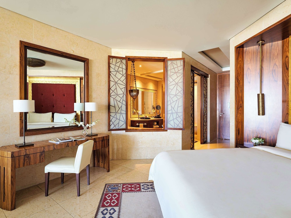 SIGNATURE, KING BED