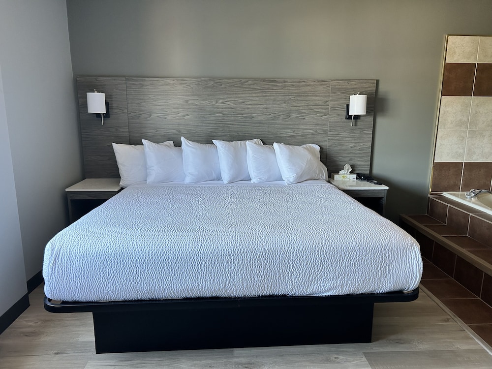 Room, King Bed, Exterior Entrance