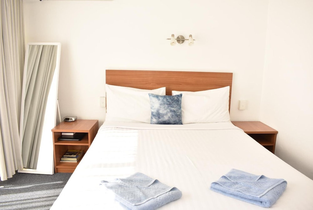 Port O Call Motel 15/54