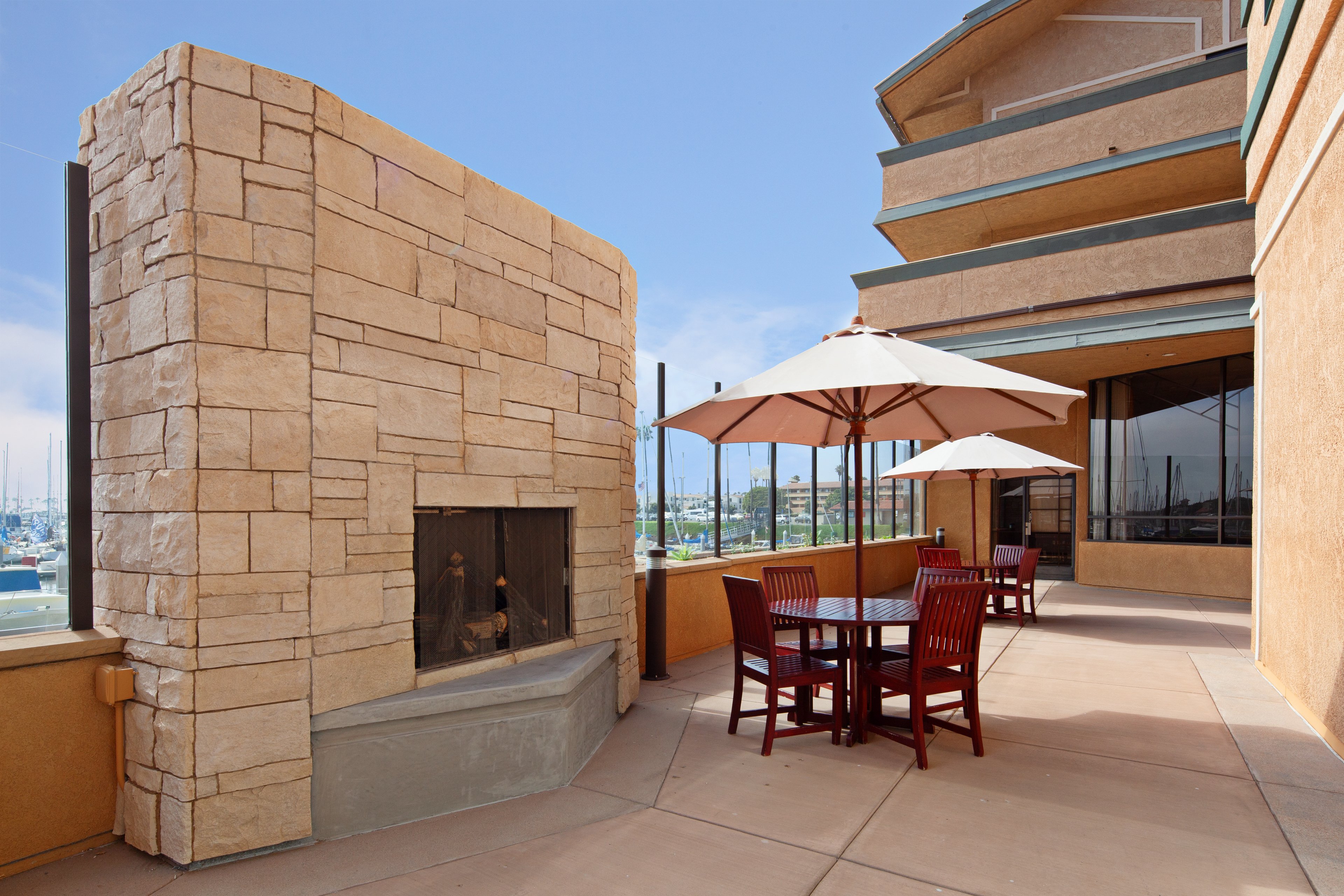 Holiday Inn Express Hotel Suites Ventura Harbor 34/69