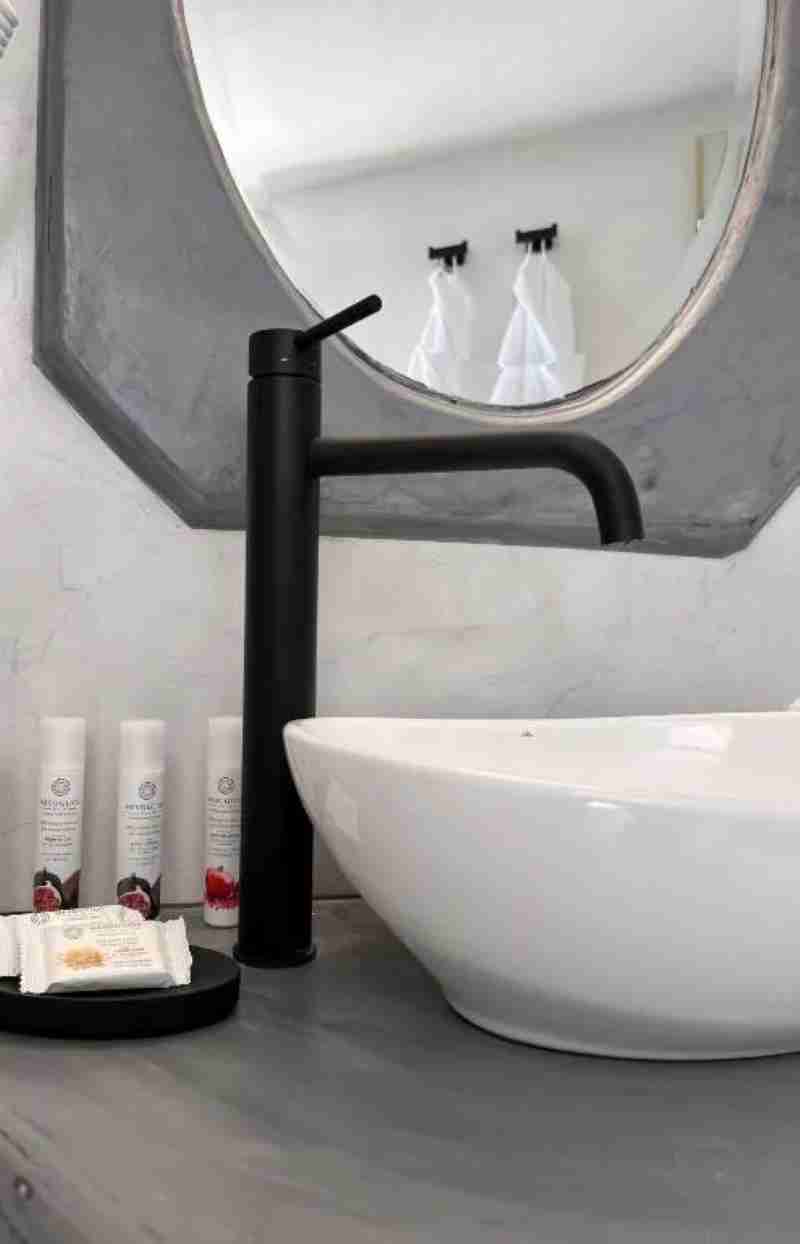 جناح جونيور بجاكوزي، Iliovasilema Suites 5/6