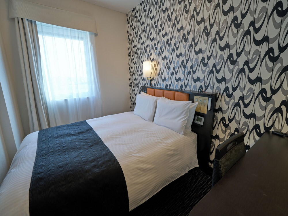 ROOM, DOUBLE BED