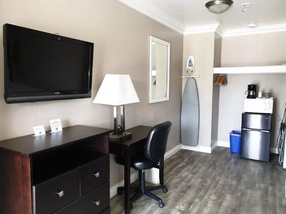 Lotus Of Lompoc - A Great Hospitality Inn 27/32