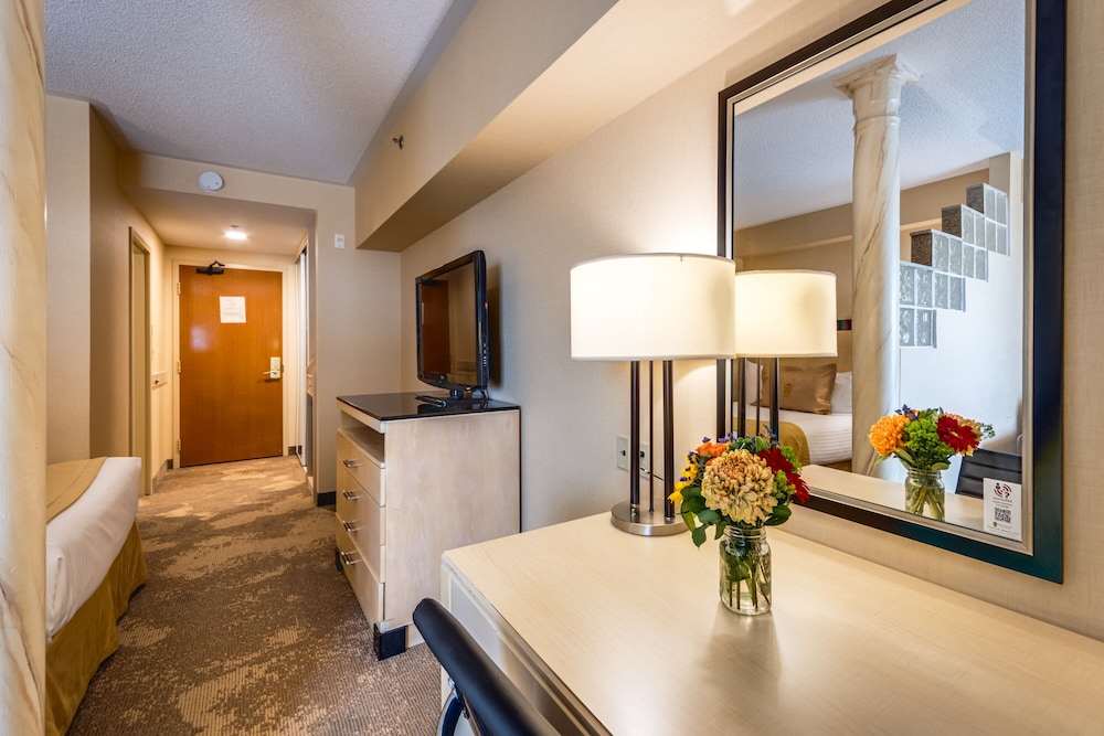 Monte Carlo Inns And Suites Downtown Markham 45/68