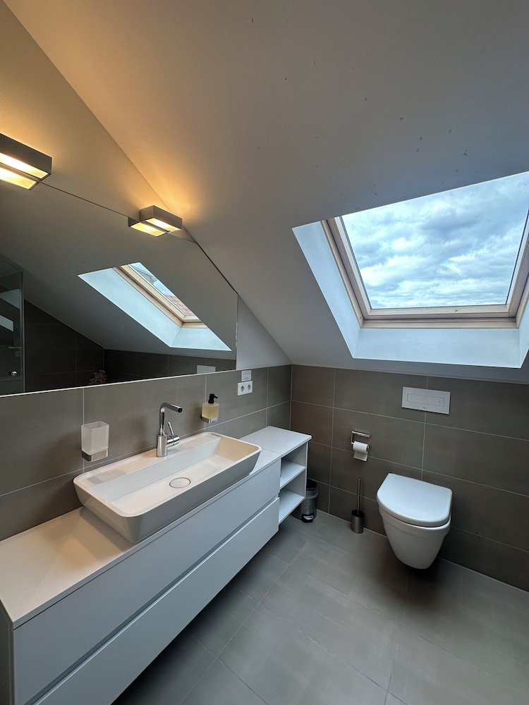Helvetia Suites 44/52