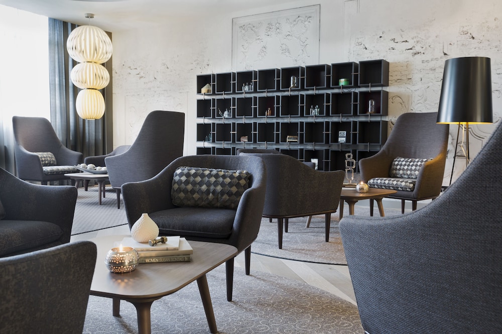 Renaissance Vienna Schonbrunn 38/65