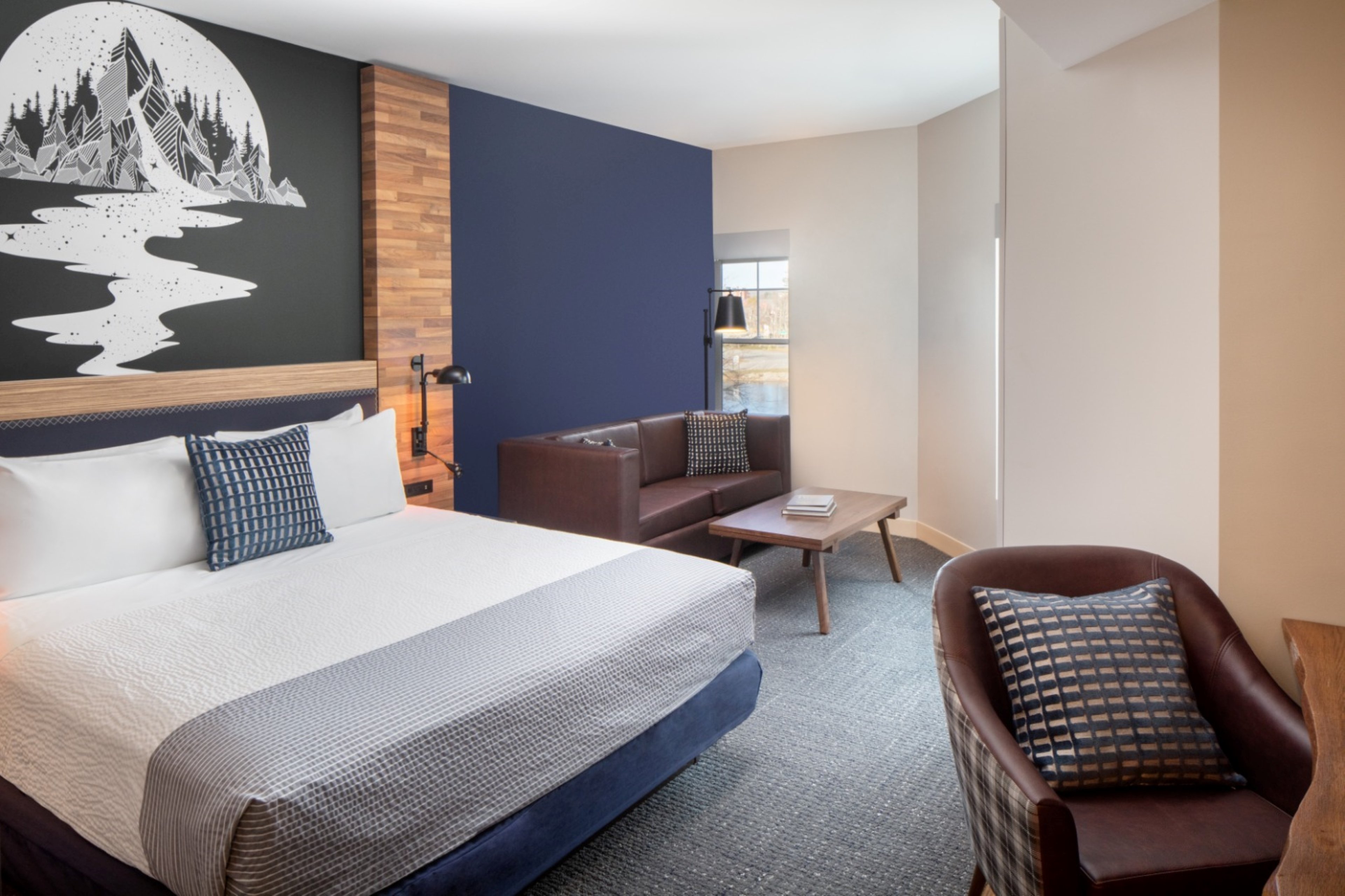 Governor, Suite, King Bed, Lake View, Sofa, Balcony